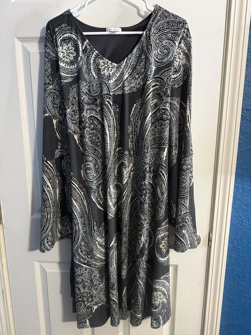 Women's Black and White Paisley Long Bell Sleeve Tunic Dress Plus Size 22/24W
